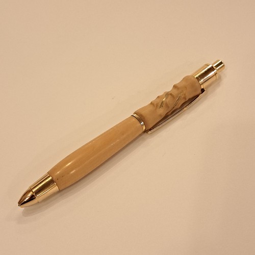 Click to view detail for CR-021 Pen - Lemonwood/Carved/Gold $60